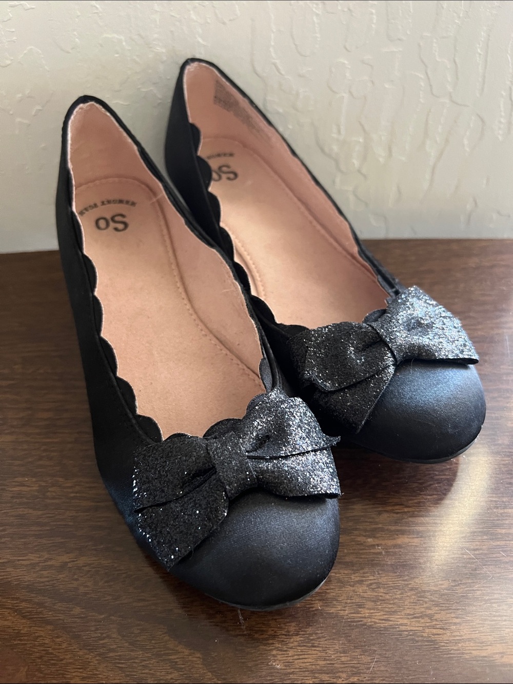 SO Black Scalloped Satin Formal Shoe with Glitter Bow Girl 3 MED